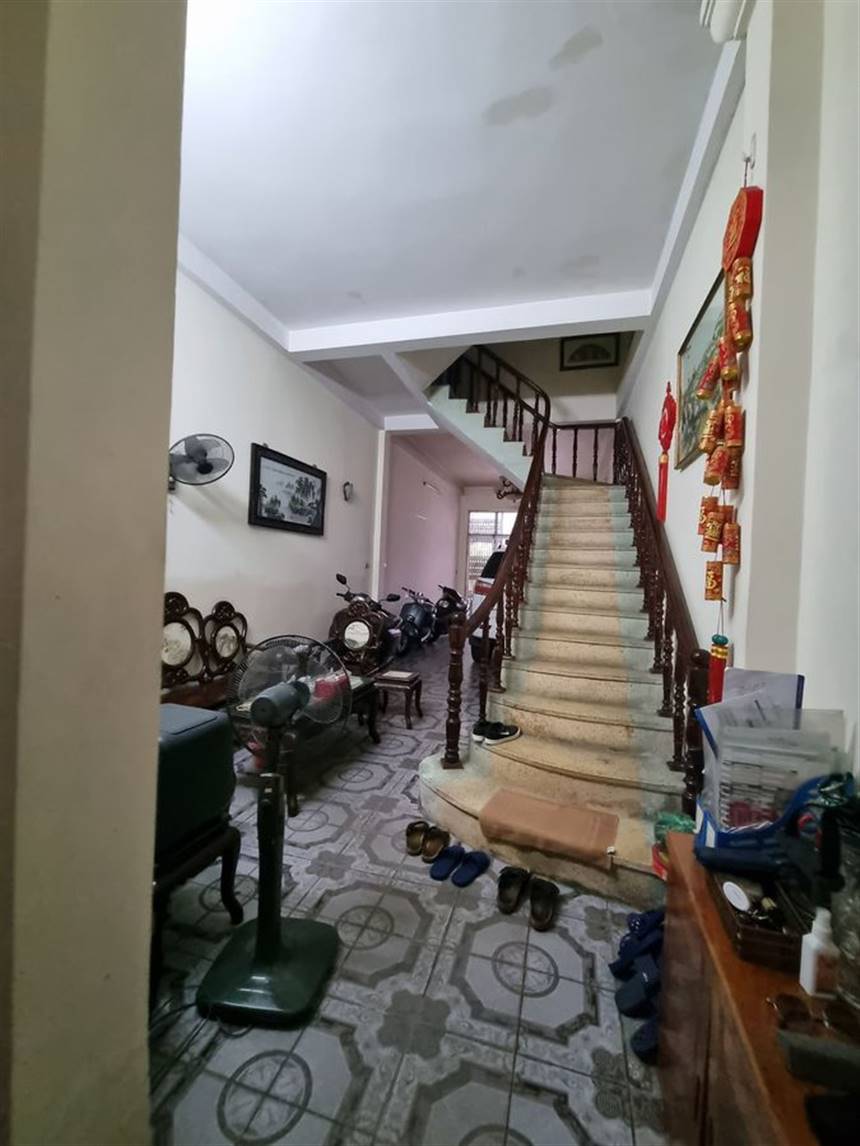 Bán Đất Tặng Nhà Mặt Phố Hào Nam, Đống Đa, Vị Trí Siêu Đẹp, Kinh Doanh Siêu Hời, Giá Hơn 33 Tỷ