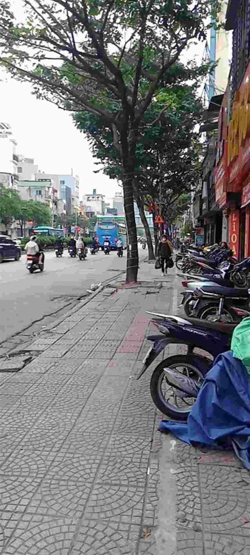 Siêu VIP Nhà Mặt Phố Nguyễn Văn Cừ, Long Biên, Vị Trí Đắc Địa, Kinh Doanh Vô Địch Nhỉnh Nhẹ 33 Tỷ