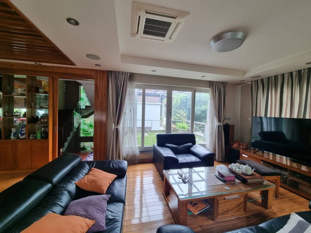 Bán biệt thự phố Trần Thủ Độ, DT 300m2, MT 34m, giá 100 tỷ