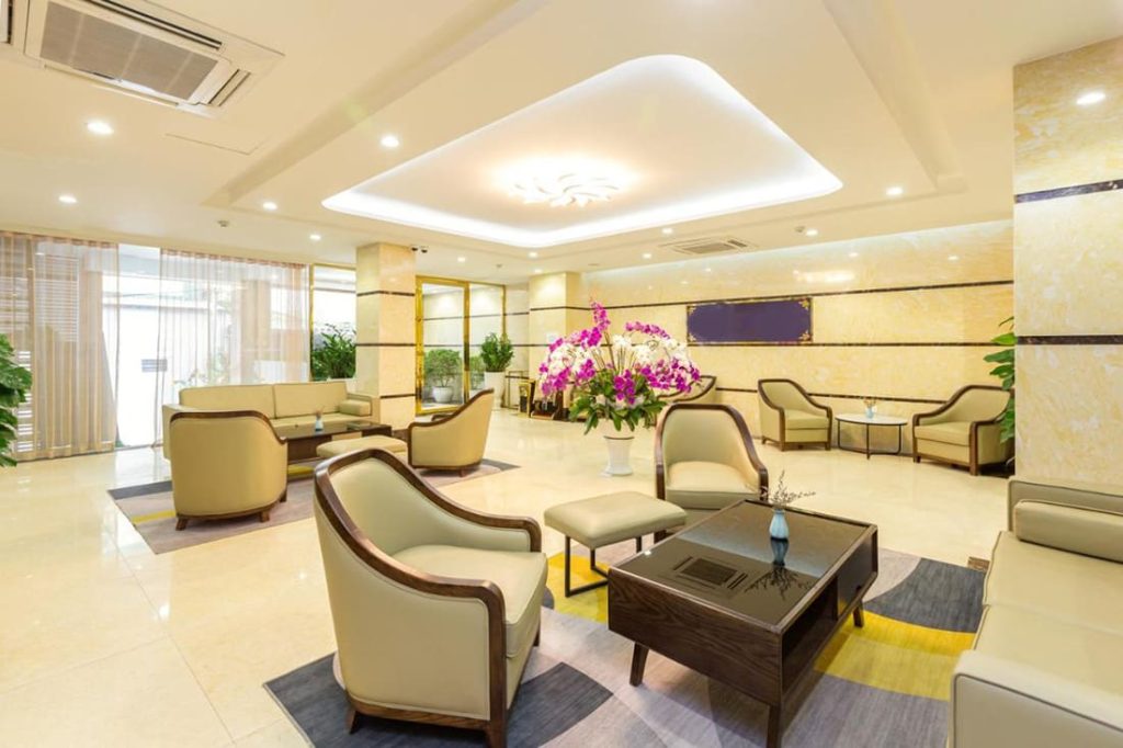 Bán tòa khách sạn tại Võ Chí Công mặt tiền khủng 93 tỷ, 346m2