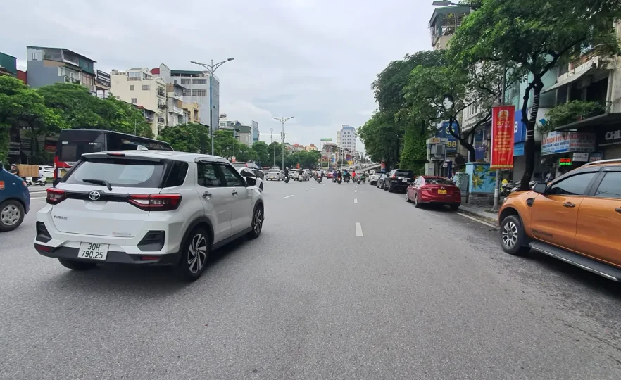 Bán nhà mặt phố Trần Khát Chân, DT 163m2, mặt tiền 7.6m, giá 100 tỷ