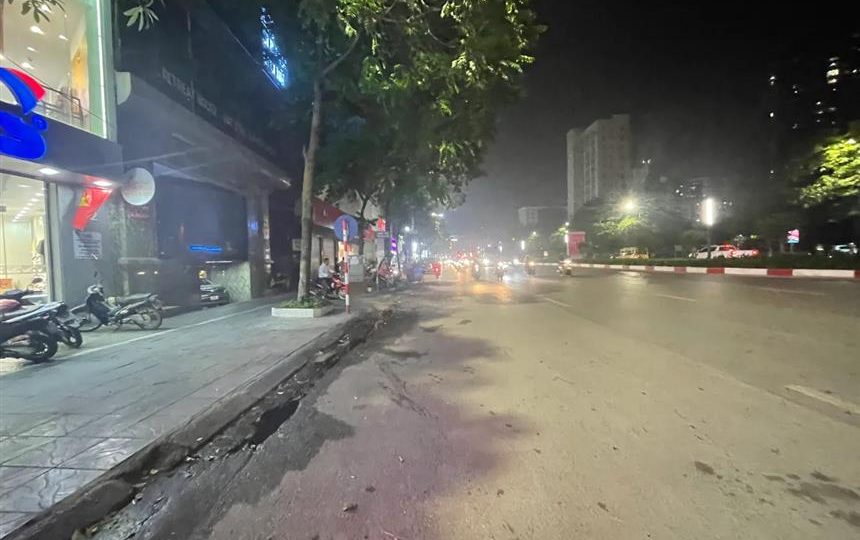 Bán Gấp Nhà Phố Đường Trần Duy Hưng, Quận Cầu Giấy, Giá Hơn 32 Tỷ, Kinh Doanh Siêu Đỉnh, Đường Ô Tô Tránh