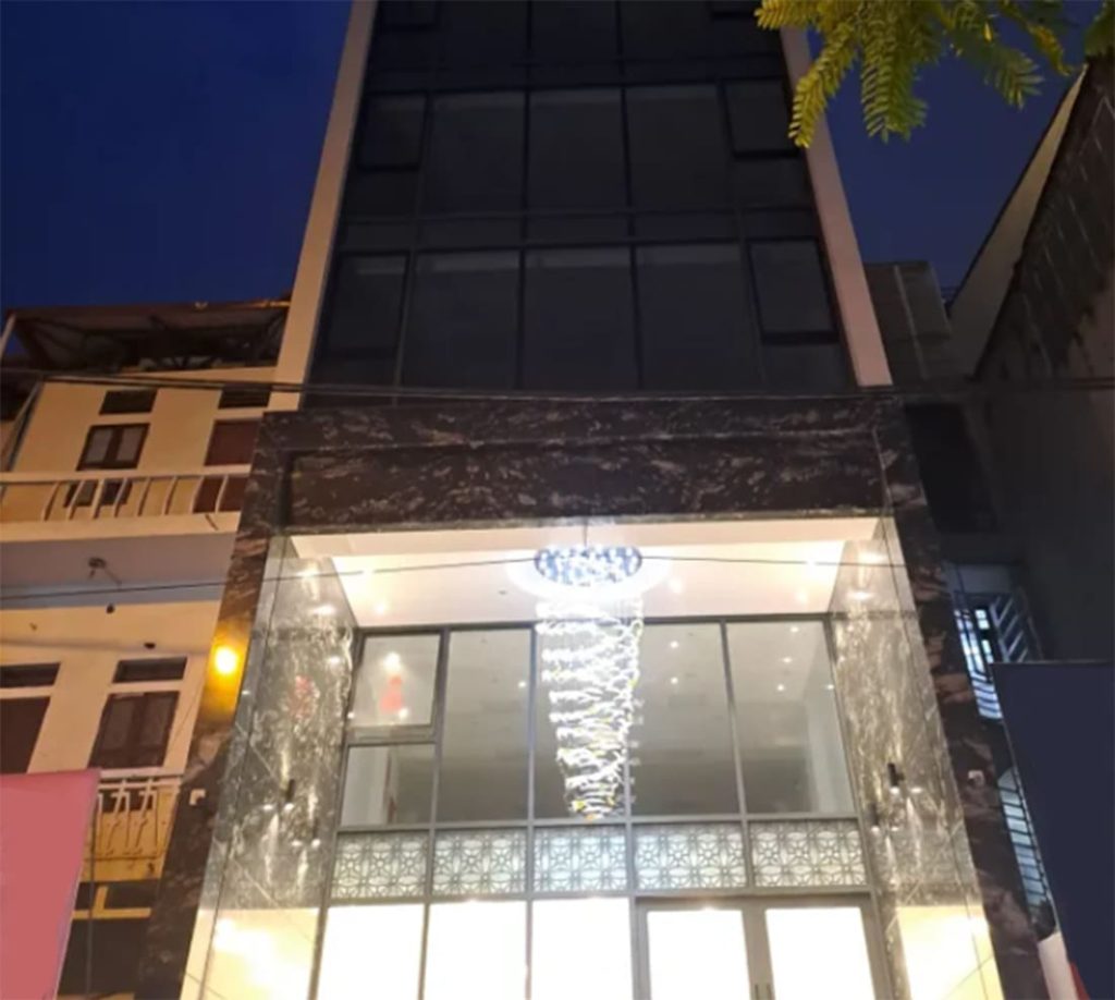 Bán nhà mặt phố Hoàng Văn Thái giá 100 tỷ, 9 tầng thang máy