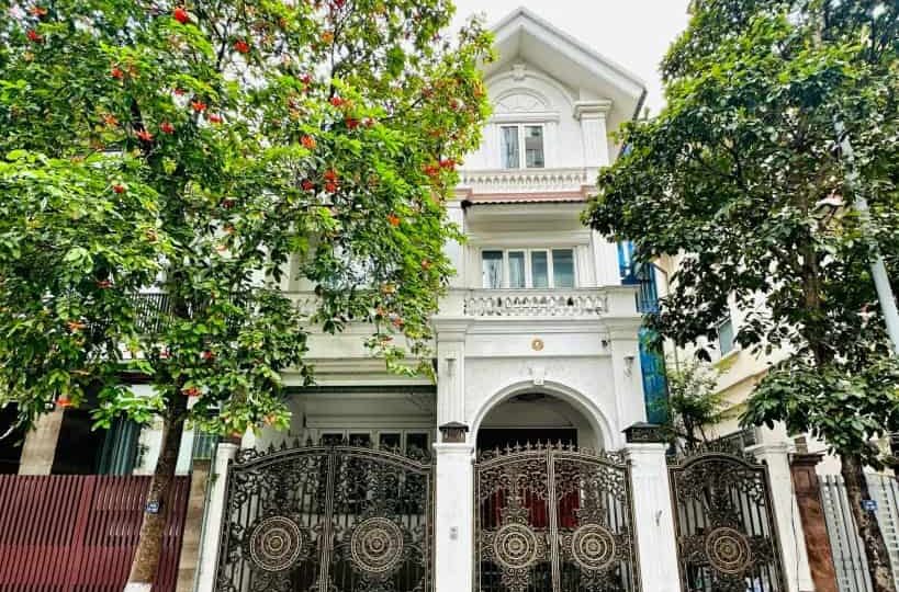Bán biệt thự phố Nguyễn Huy Tưởng, 141m2, 4 tầng, MT 9m, giá 56 tỷ