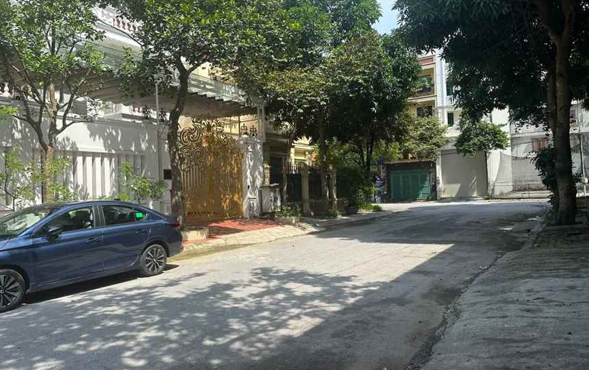Bán Biệt Thự Tứ Hiệp, Thanh Trì, DT 215m2, 4 Tầng, Giá Hơn 39 Tỷ, Vỉa Hè Ô Tô Tránh