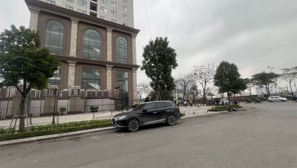 Bán đất khu vực Võ Chí Công, DT 457m2, MT 40m, giá 152 tỷ