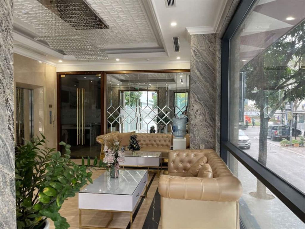 Bán tòa khách sạn 11 tầng tại Trương Công Giai, giá 162 tỷ