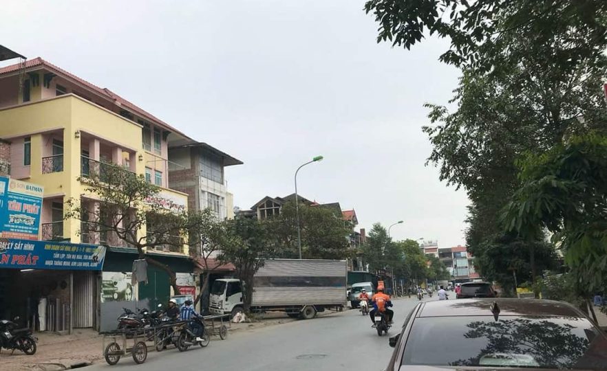 Bán nhà mặt phố Yên Xá 300m2, 4 tầng, MT 15m kinh doanh đỉnh, gần 100 tỷ
