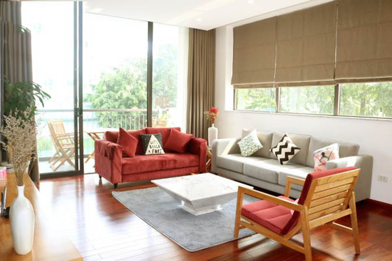Bán tòa nhà 6 tầng đường Tây Hồ, DT 193m2, đang cho thuê 250tr/ tháng