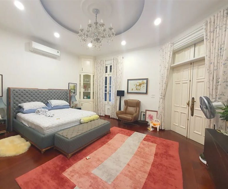 Mua Biệt Thự 4 Tầng Đẹp Khu Vực Yên Hòa, Cầu Giấy, 55 Tỷ, DT 305m2, Mặt Tiền 13m, Thiết Kế Đẳng Cấp