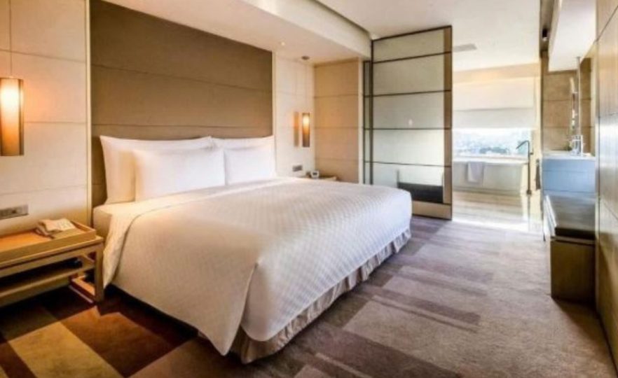 Bán tòa khách sạn Cửa Bắc 150m2, 15 tầng, view hồ, 165 tỷ