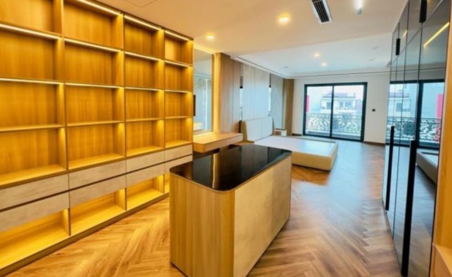 Bán Nhà Đội Cấn 75m², 8 Tầng, Gara Ô Tô, 37 tỷ, kết hợp KD