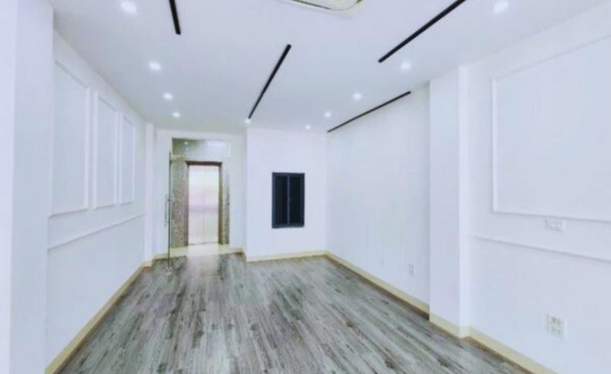 Bán nhà mặt phố Khâm Thiên 61m², MT 4.3m, thang máy, giá 35 tỷ