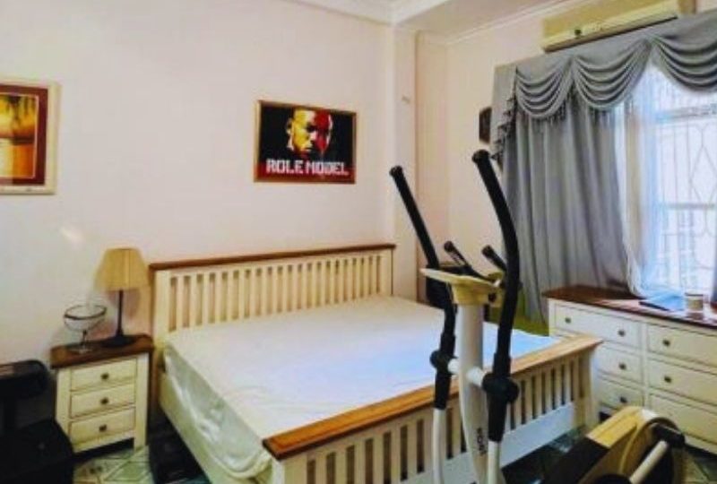 Bán nhà mặt phố Nguyễn Đình Thi 61m², MT 4.5m, giá 32 tỷ, view Hồ Tây