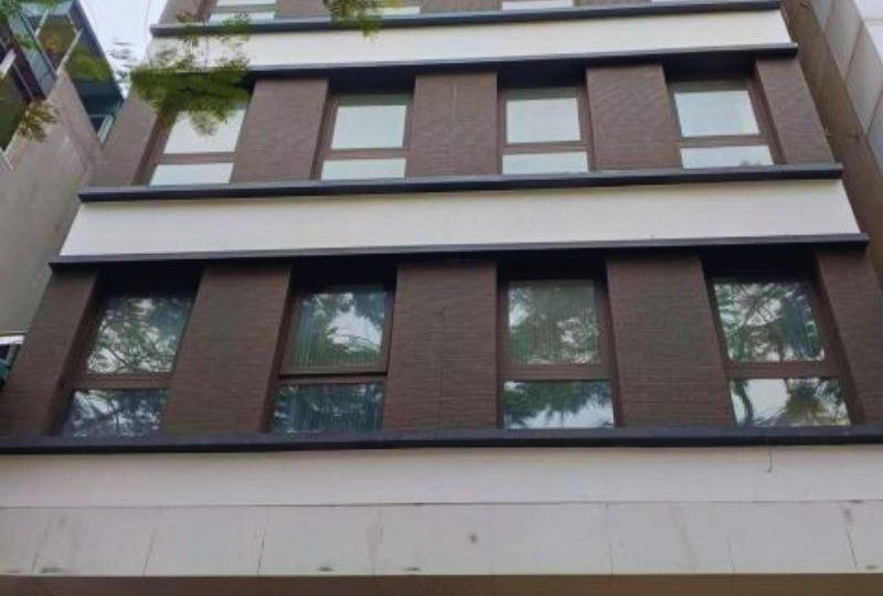 Bán Nguyễn Văn Cừ 204m², MT 9m, 8 tầng, giá 131 tỷ, có hầm