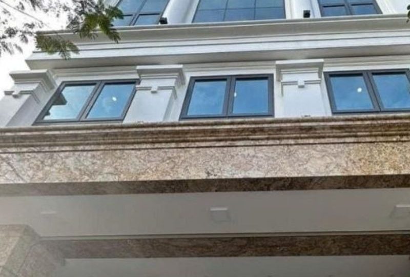 Bán toà mặt phố Linh Lang 105m², MT 4.6m, 6 tầng, giá 68 tỷ