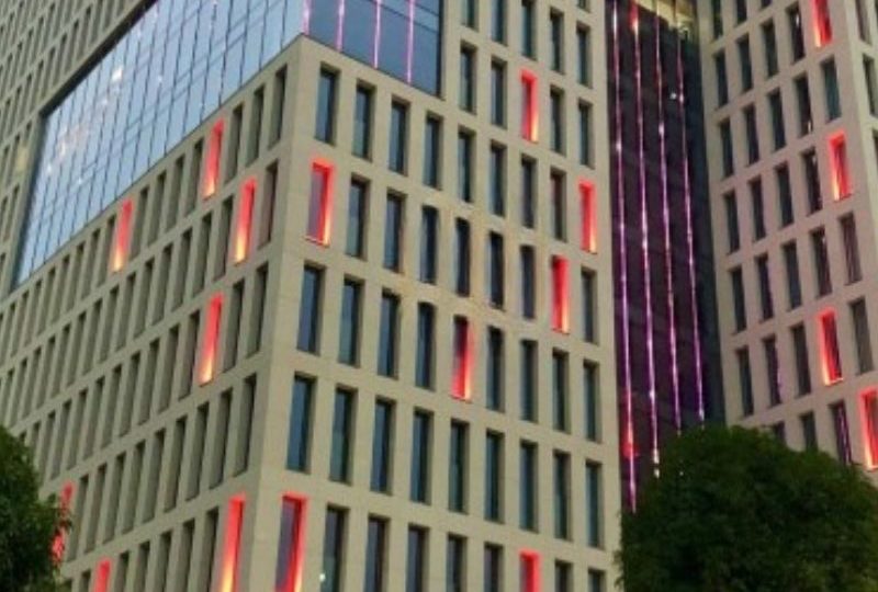 Bán tòa văn phòng lô góc Duy Tân 10 tầng, 685m², giá 403 tỷ