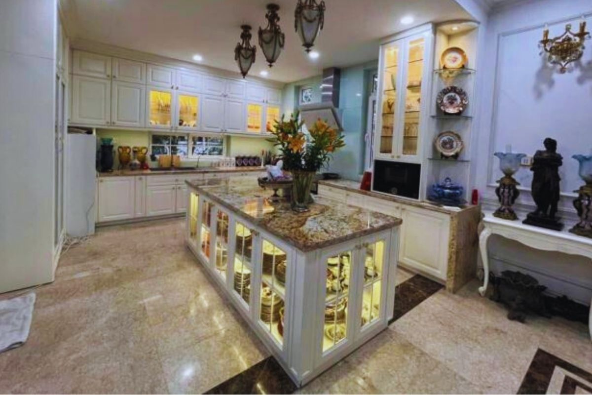 Bán biệt thự Trần Thái Tông Cầu Giấy – 250m² – 5 tầng lô góc