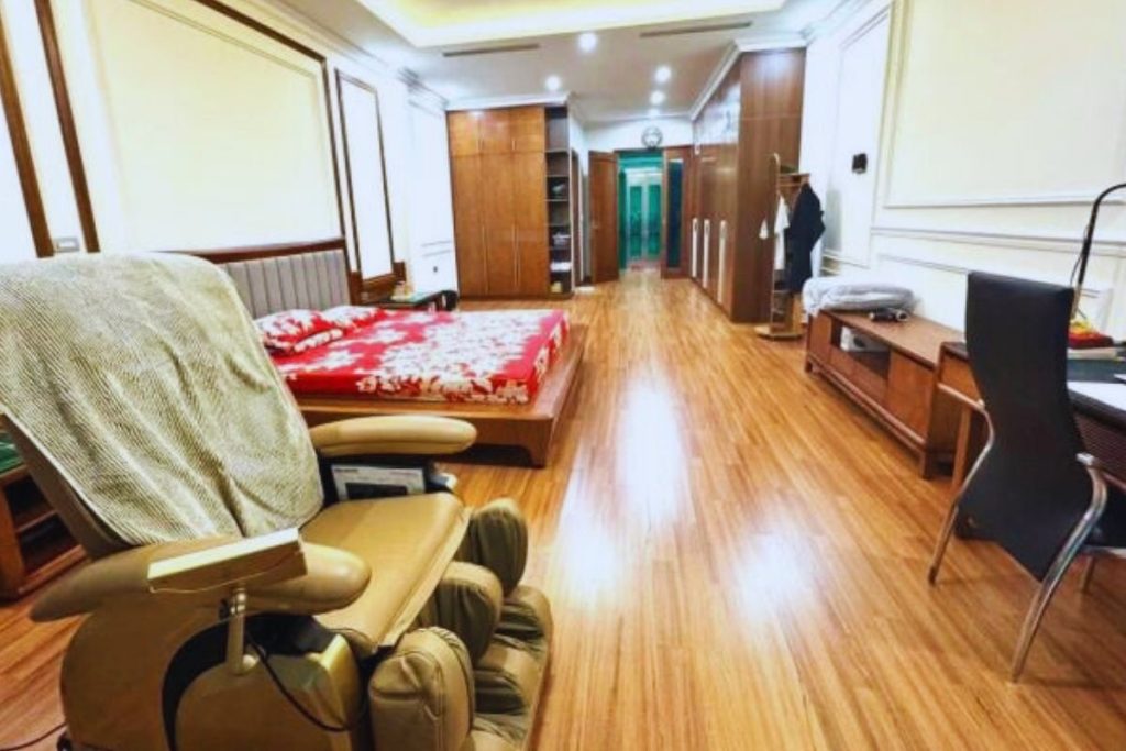 nha-pho-lang-ha-6-tang-thang-may.jpg