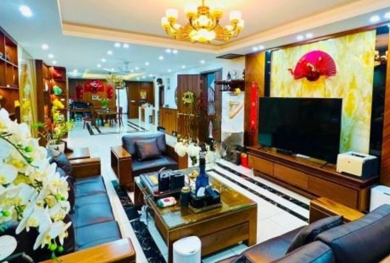 Bán phố Lạc Long Quân 153m², MT 8.1m, giá 83 tỷ,Vỉa hè 6m
