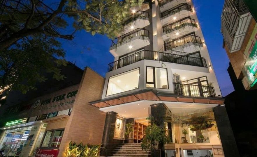 Bán Tòa Khách Sạn 9 Tầng 1 Hầm, 40 Phòng, 300m², Giá 195 Tỷ