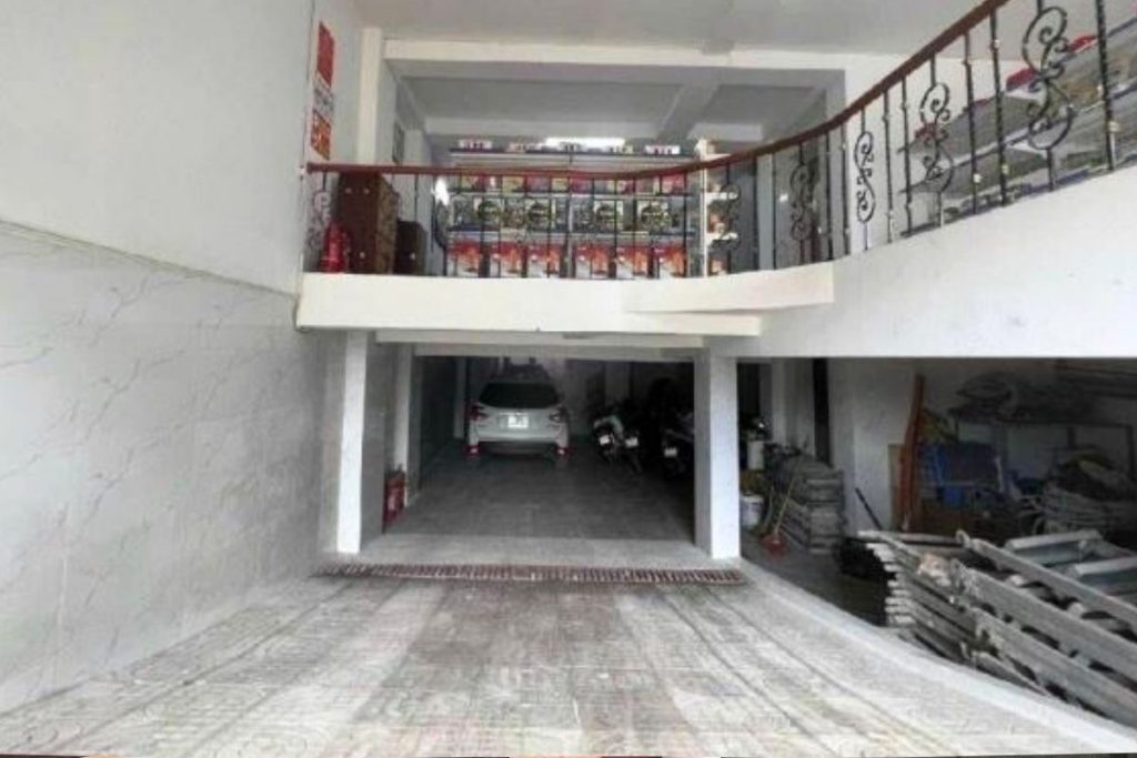 ban-lien-ke-ngoc-thuy-150m-7-tang-co-ham.jpg