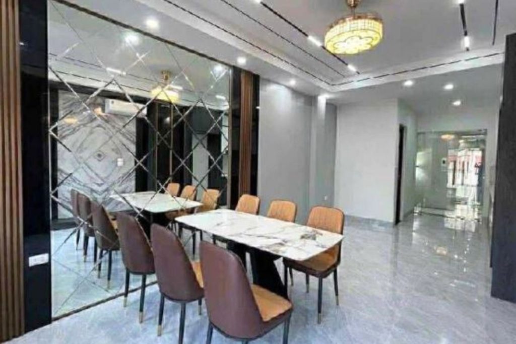 ban-lien-ke-ngoc-thuy-150m-7-tang-co-ham.jpg