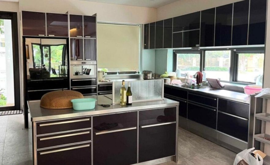 Bán biệt thự hoa sữa vinhomes riverside 325m² view sông giá 71.8 tỷ