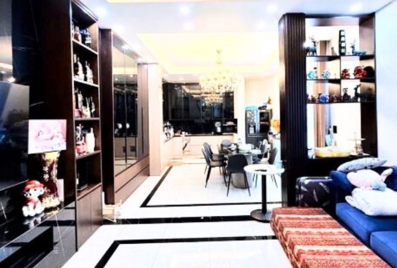 Nhà Lý Nam Đế 95m², 7 Tầng, MT12m, Ô Tô Đỗ Cửa, Giá 42 Tỷ