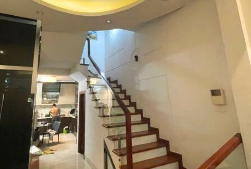 Bán nhà Chùa Láng lô góc 70m² 5 tầng thang máy – 32 tỷ