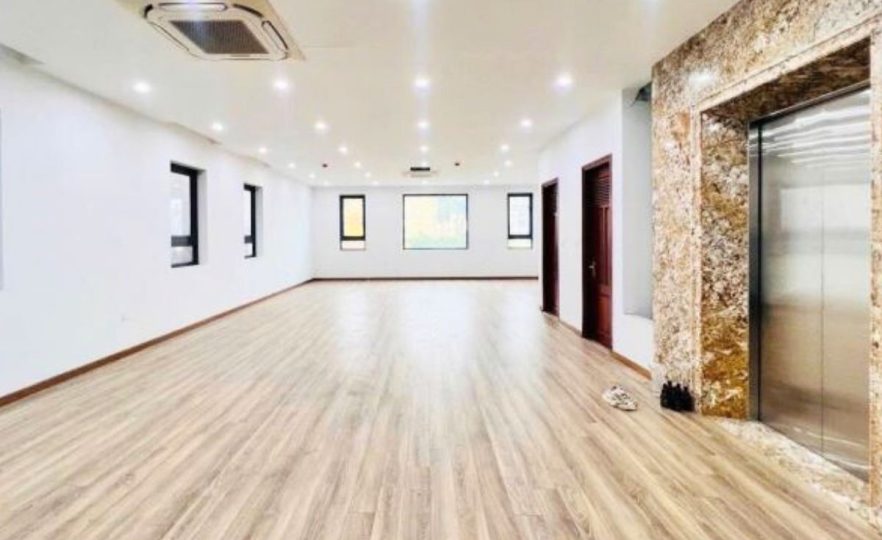 Bán tòa văn phòng mặt phố Võ Chí Công 138m², 10 tầng, 79 tỷ