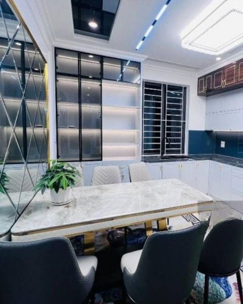 Bán Nhà Phân Lô Lạc Long Quân Tây Hồ 62m², 6 Tầng Thang Máy, Giá 22 Tỷ